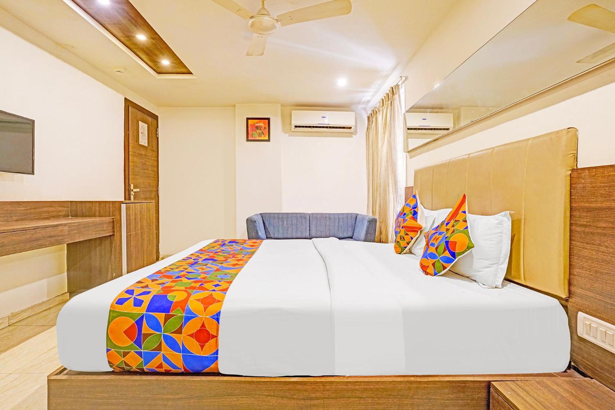 Fabhotel Prime Sky Light فَدودارا المظهر الخارجي الصورة