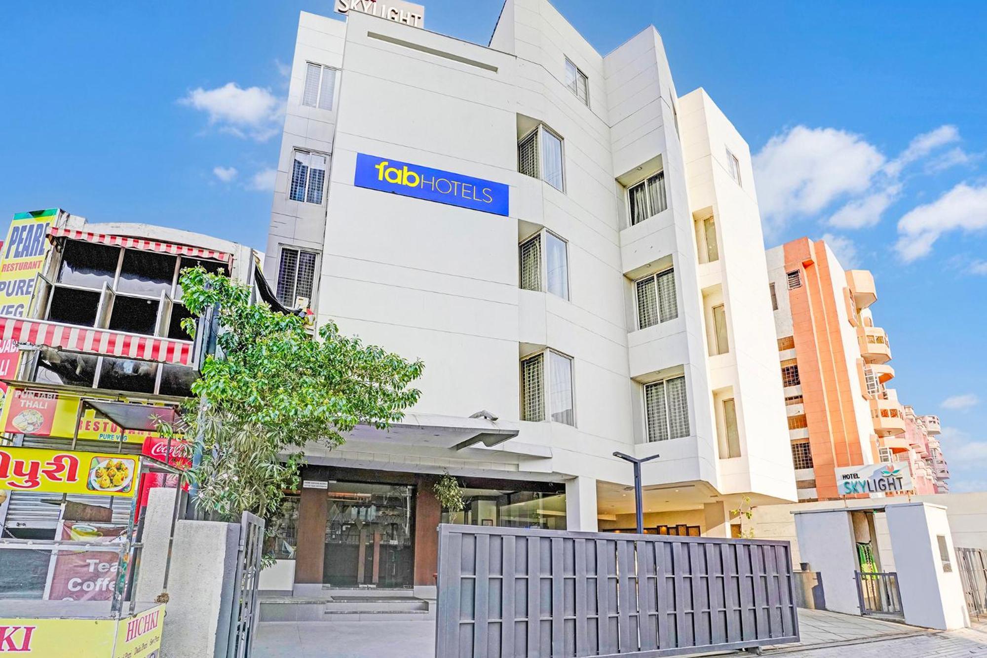 Fabhotel Prime Sky Light فَدودارا المظهر الخارجي الصورة